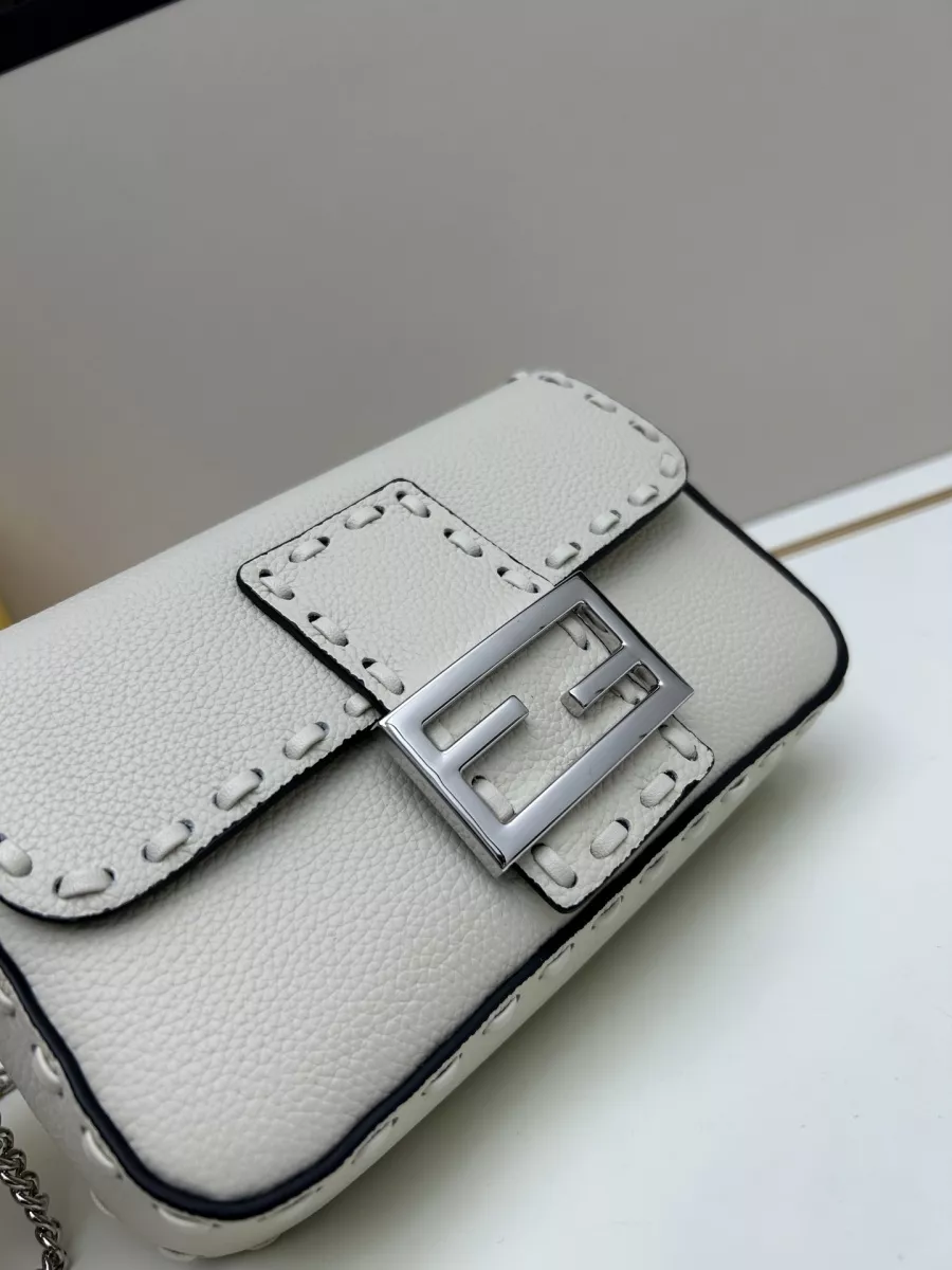 SmartChoice 4479 Fendi AAA Quality Messenger Bags For Women