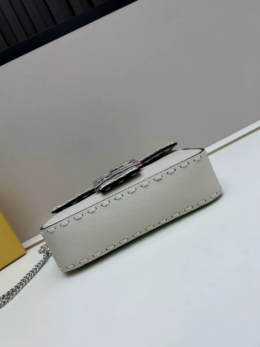 SmartChoice 4479 Fendi AAA Quality Messenger Bags For Women