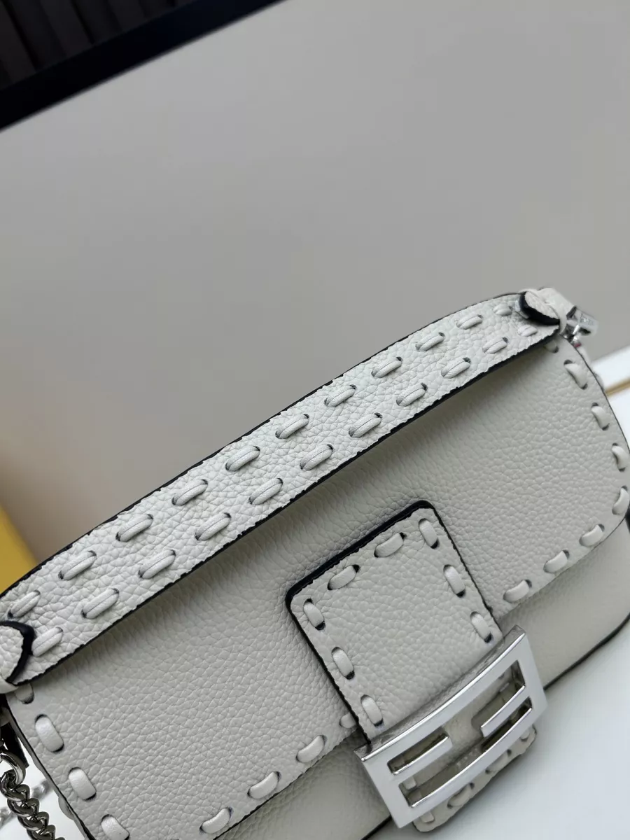 SmartChoice 4479 Fendi AAA Quality Messenger Bags For Women