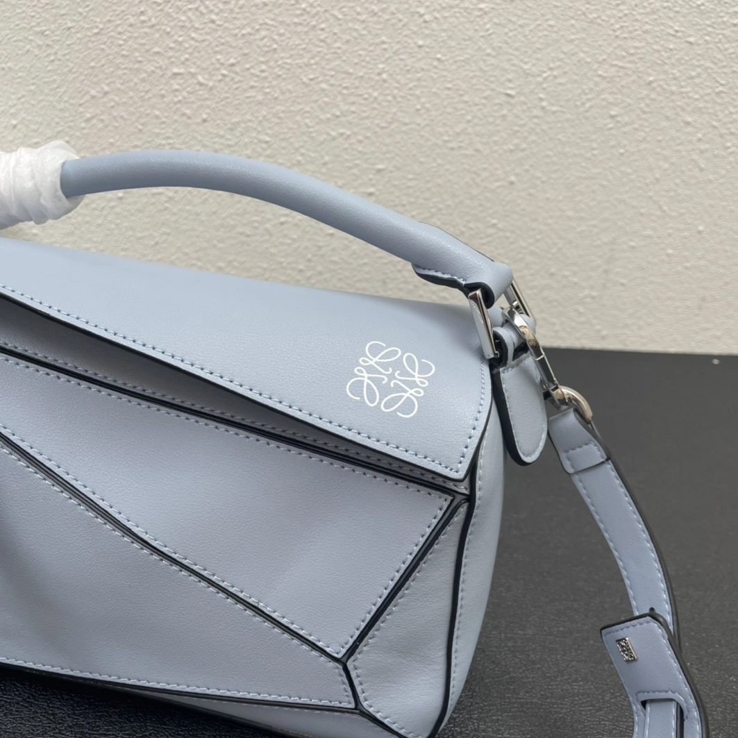 SmartChoice 4955 LOEWE AAA Quality Messenger Bags For Women