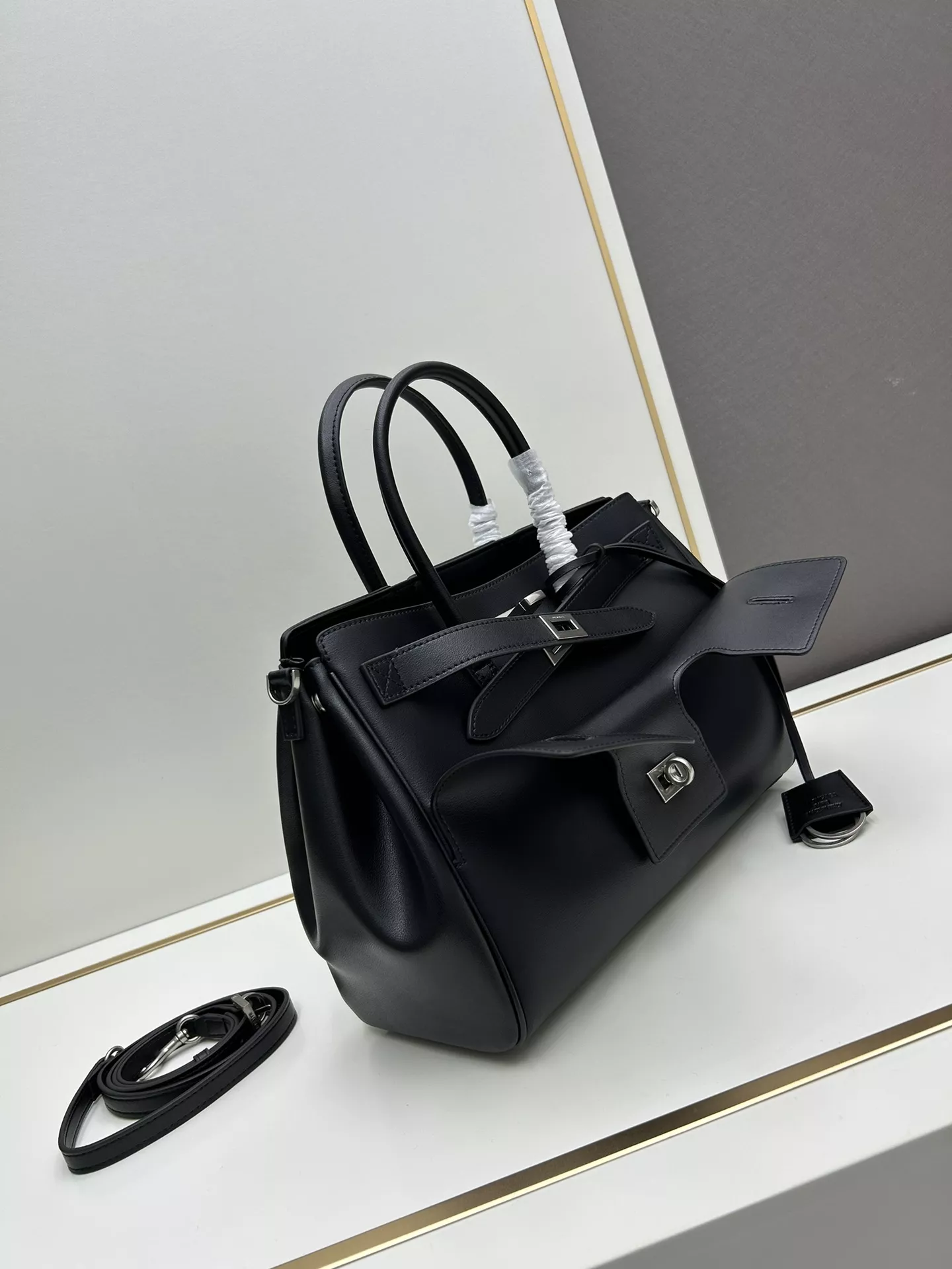 SmartChoice 5570 Balenciaga AAA Quality Handbags For Women