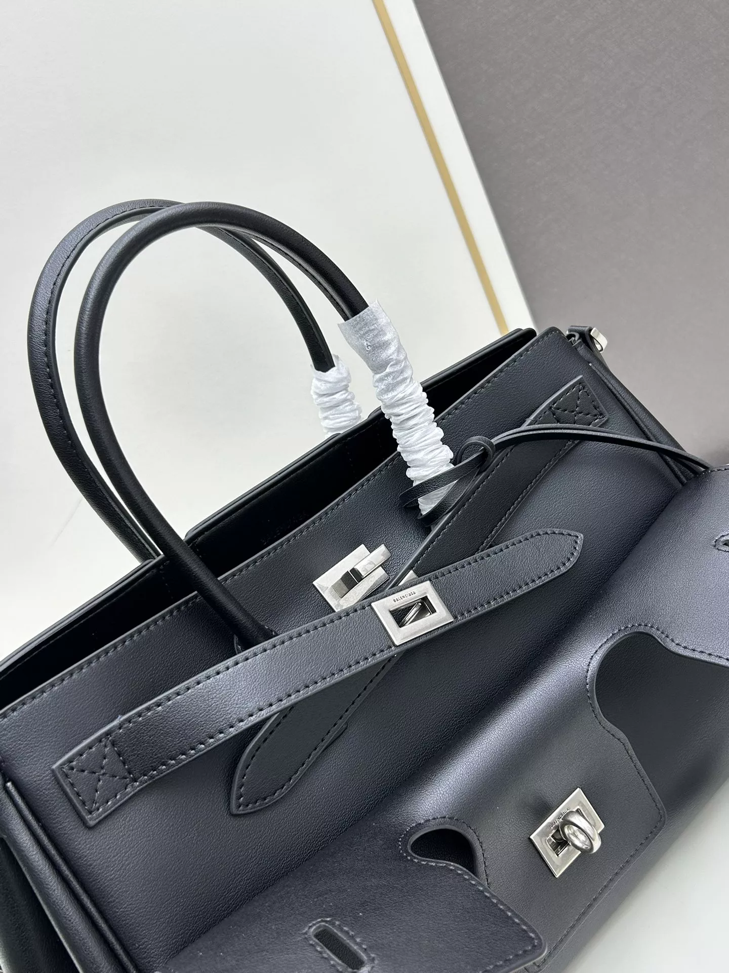 SmartChoice 5570 Balenciaga AAA Quality Handbags For Women