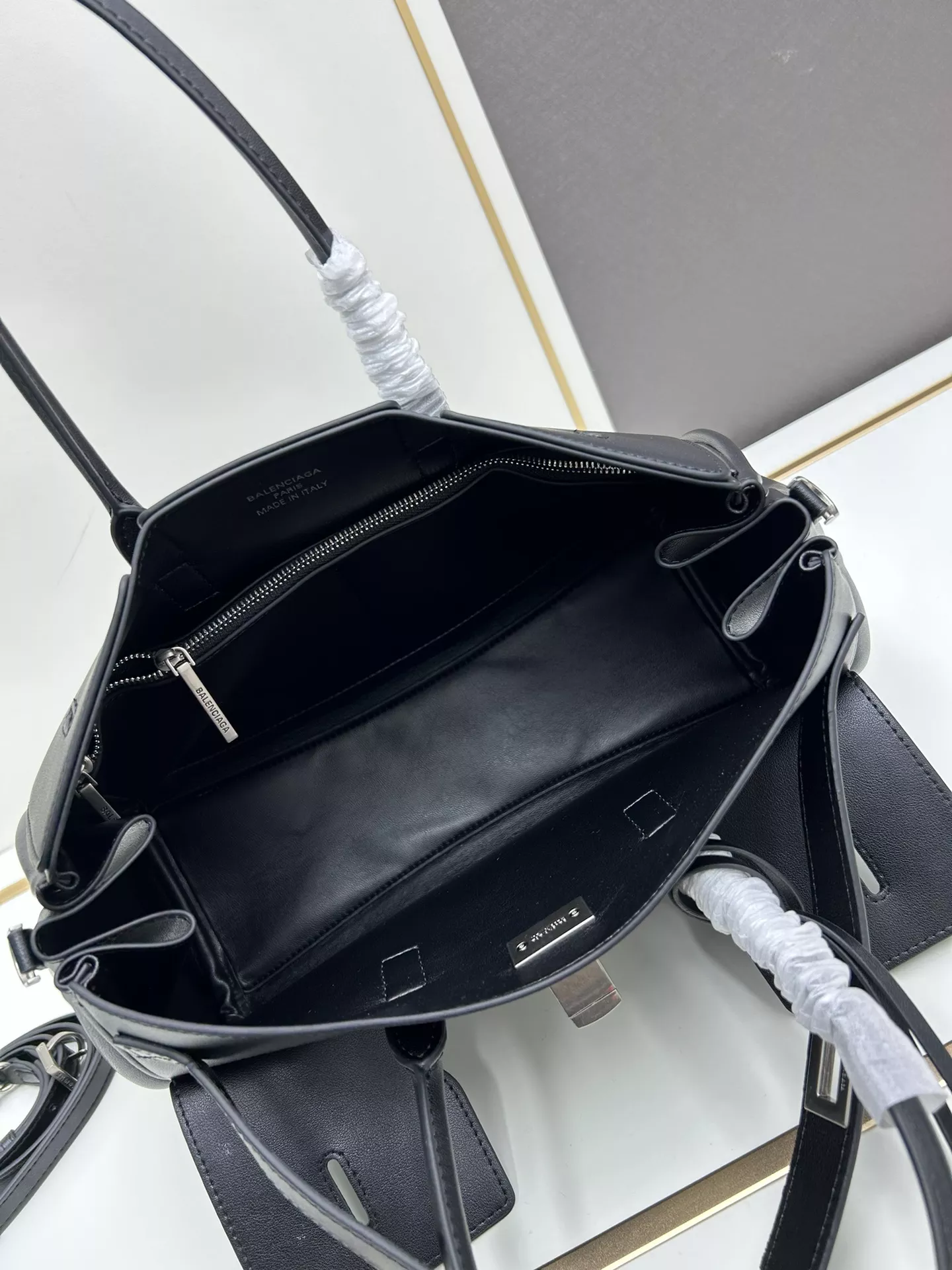 SmartChoice 5570 Balenciaga AAA Quality Handbags For Women