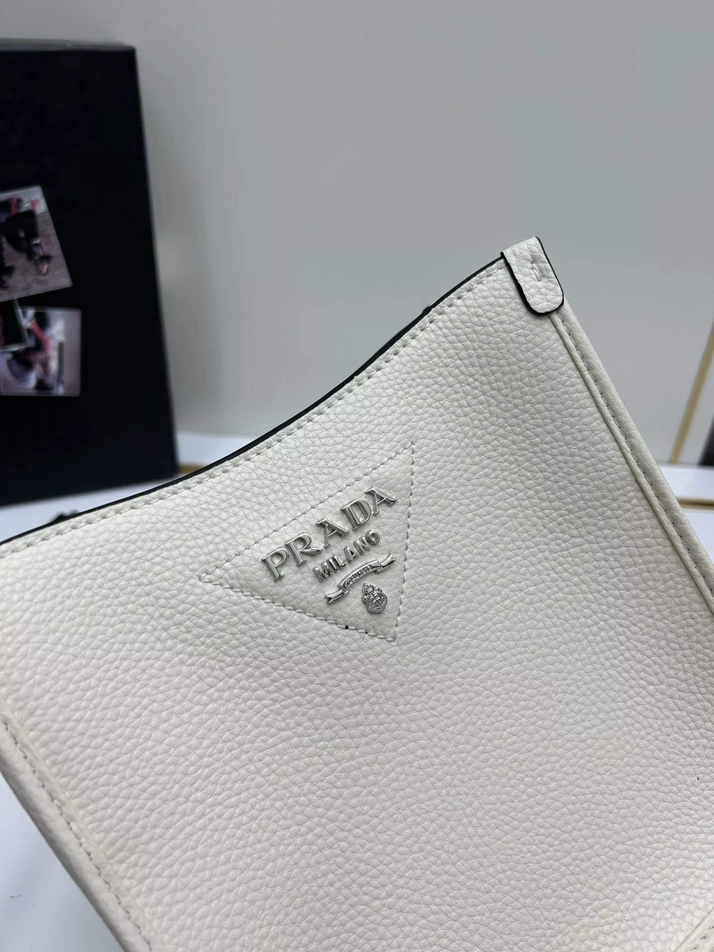 SmartChoice 560 Prada AAA Quality Messenger Bags For Women