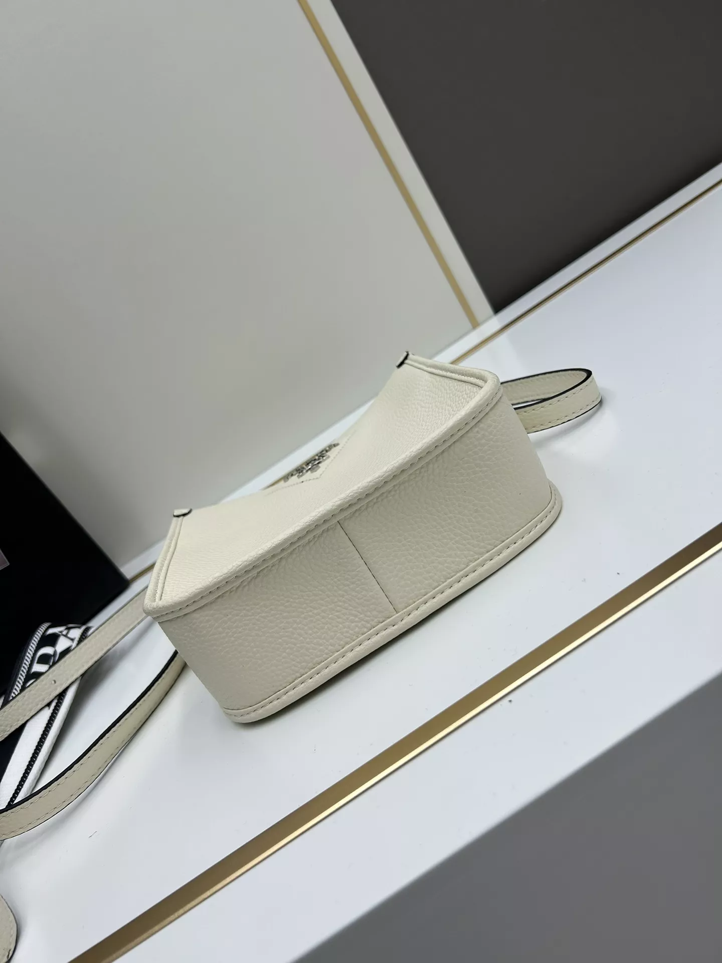 SmartChoice 560 Prada AAA Quality Messenger Bags For Women