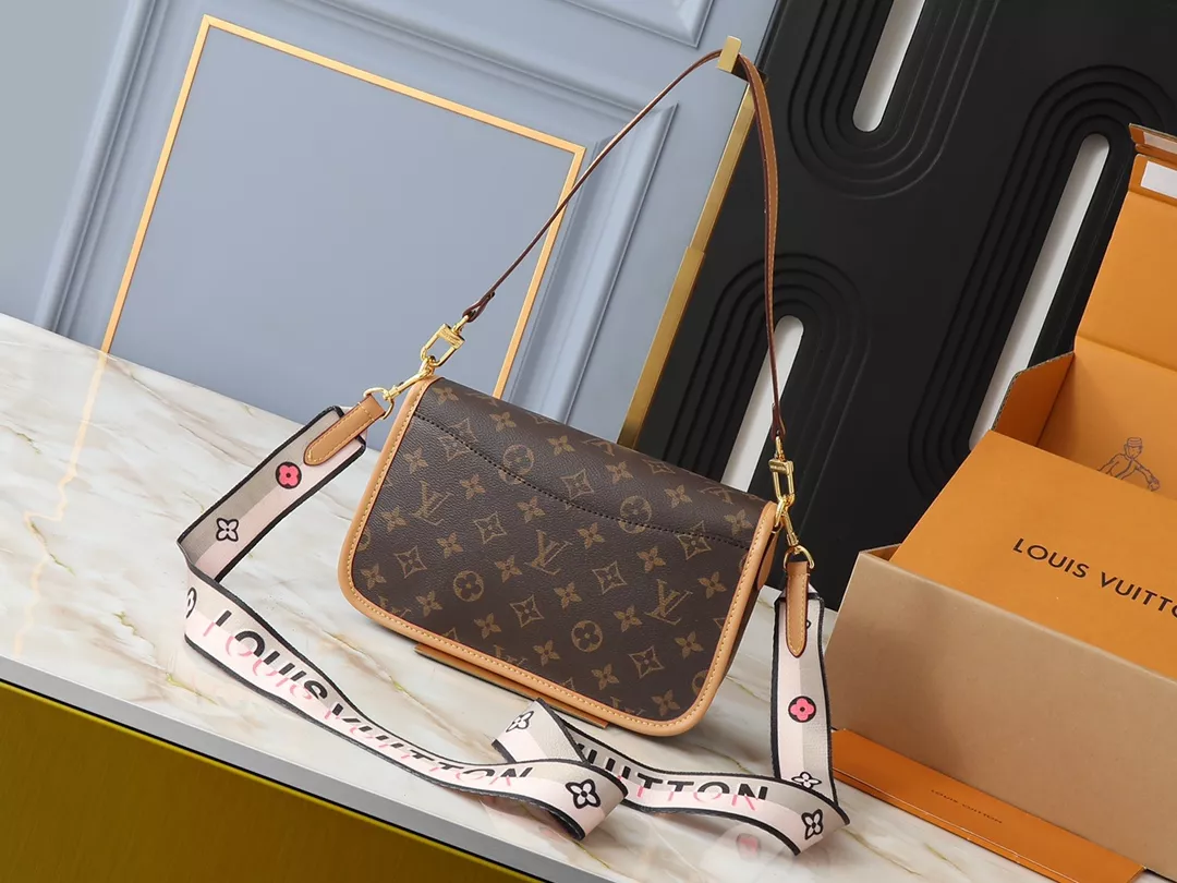 SmartChoice 673 Louis Vuitton AAA Quality Messenger Bags For Women
