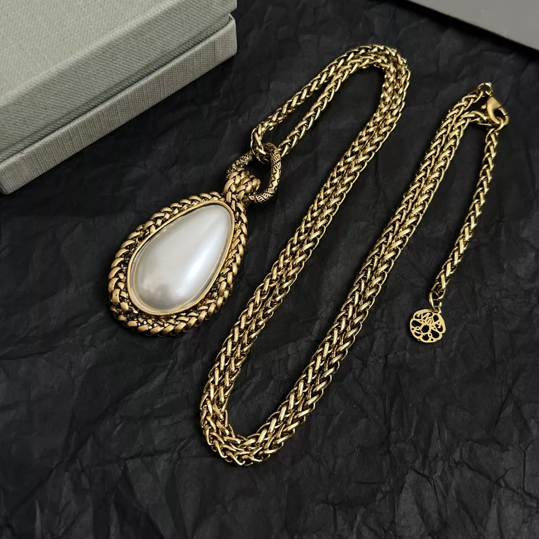 SmartChoice 760 Alexander McQueen Necklaces