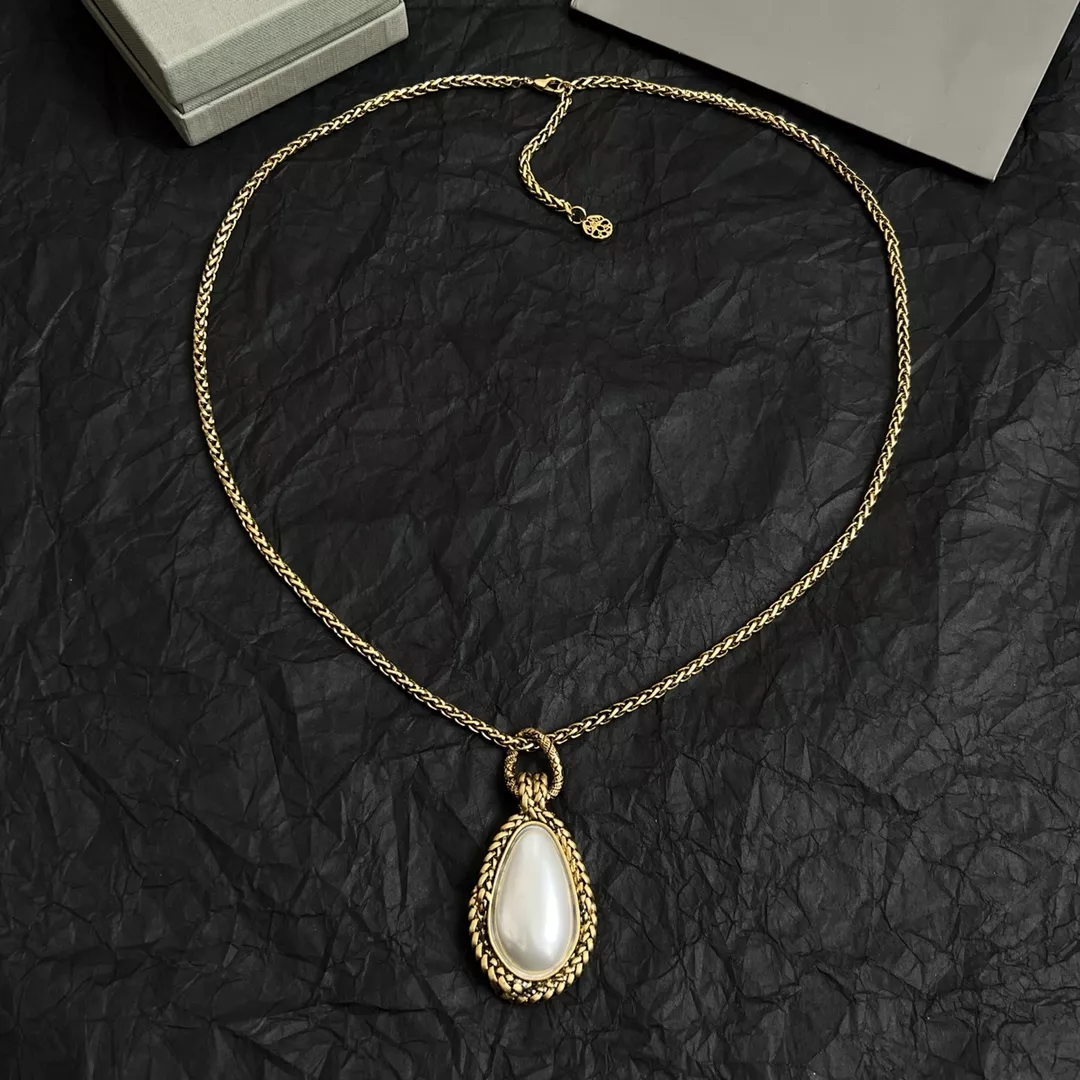 SmartChoice 760 Alexander McQueen Necklaces