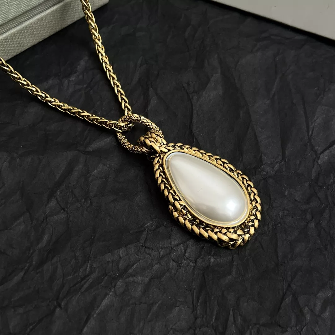 SmartChoice 760 Alexander McQueen Necklaces