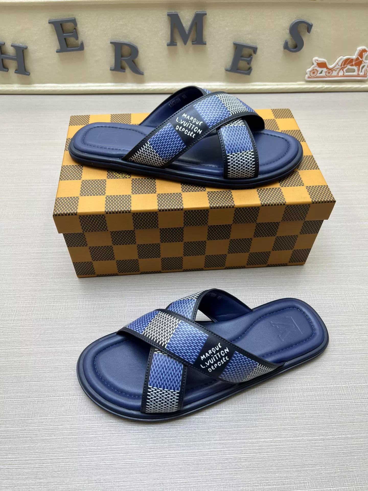 SmartChoice 7917 Louis Vuitton Slippers For Men