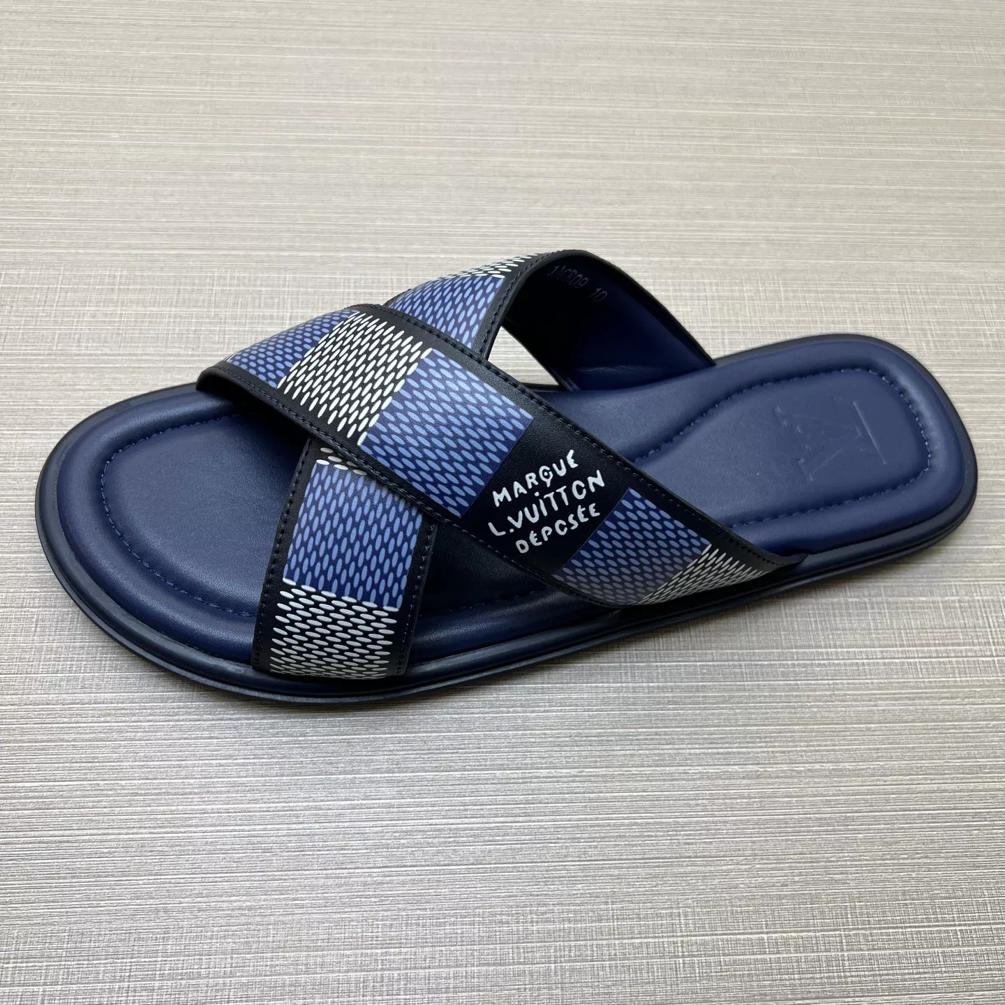 SmartChoice 7917 Louis Vuitton Slippers For Men