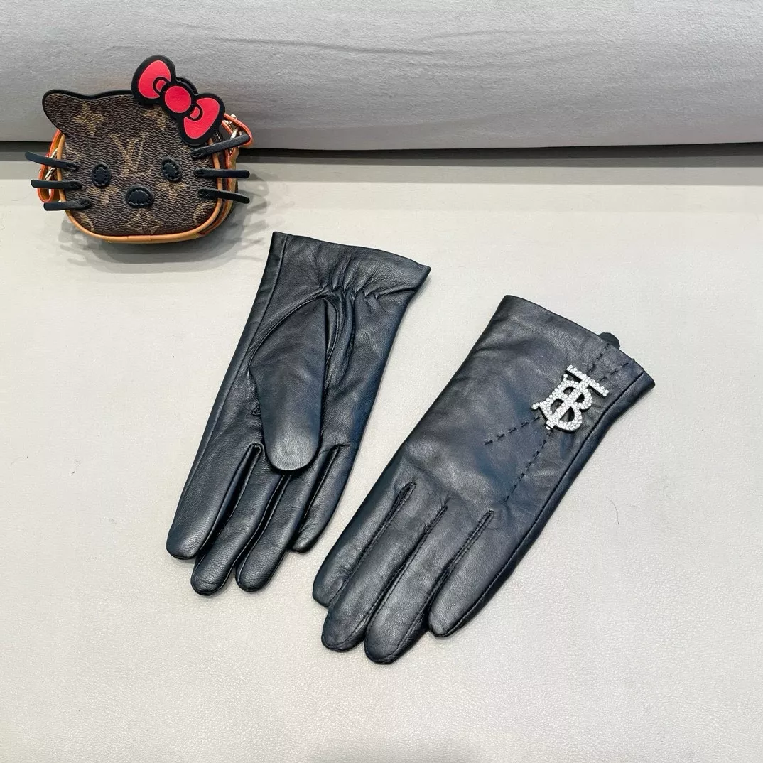 SmartChoice 8247 Burberry Gloves For Women