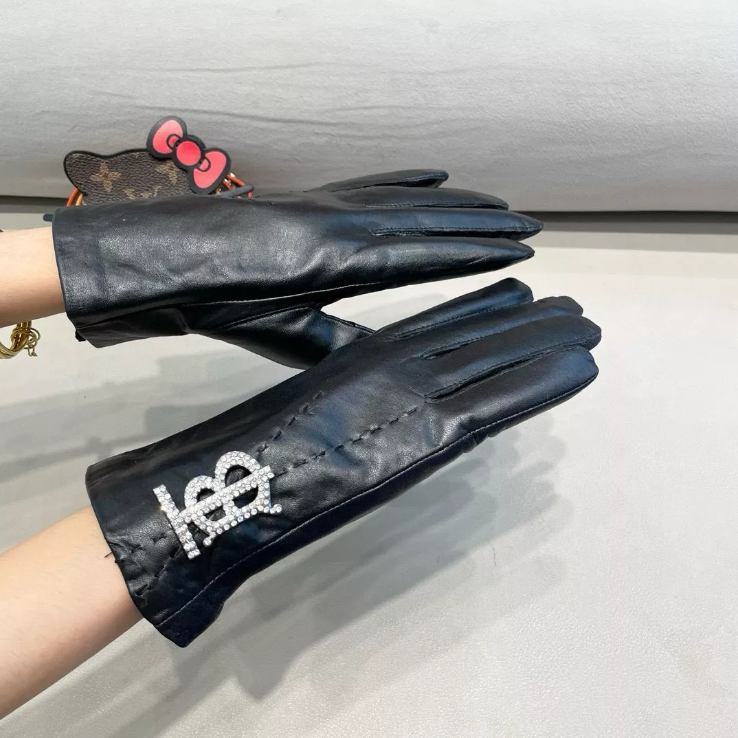 SmartChoice 8247 Burberry Gloves For Women