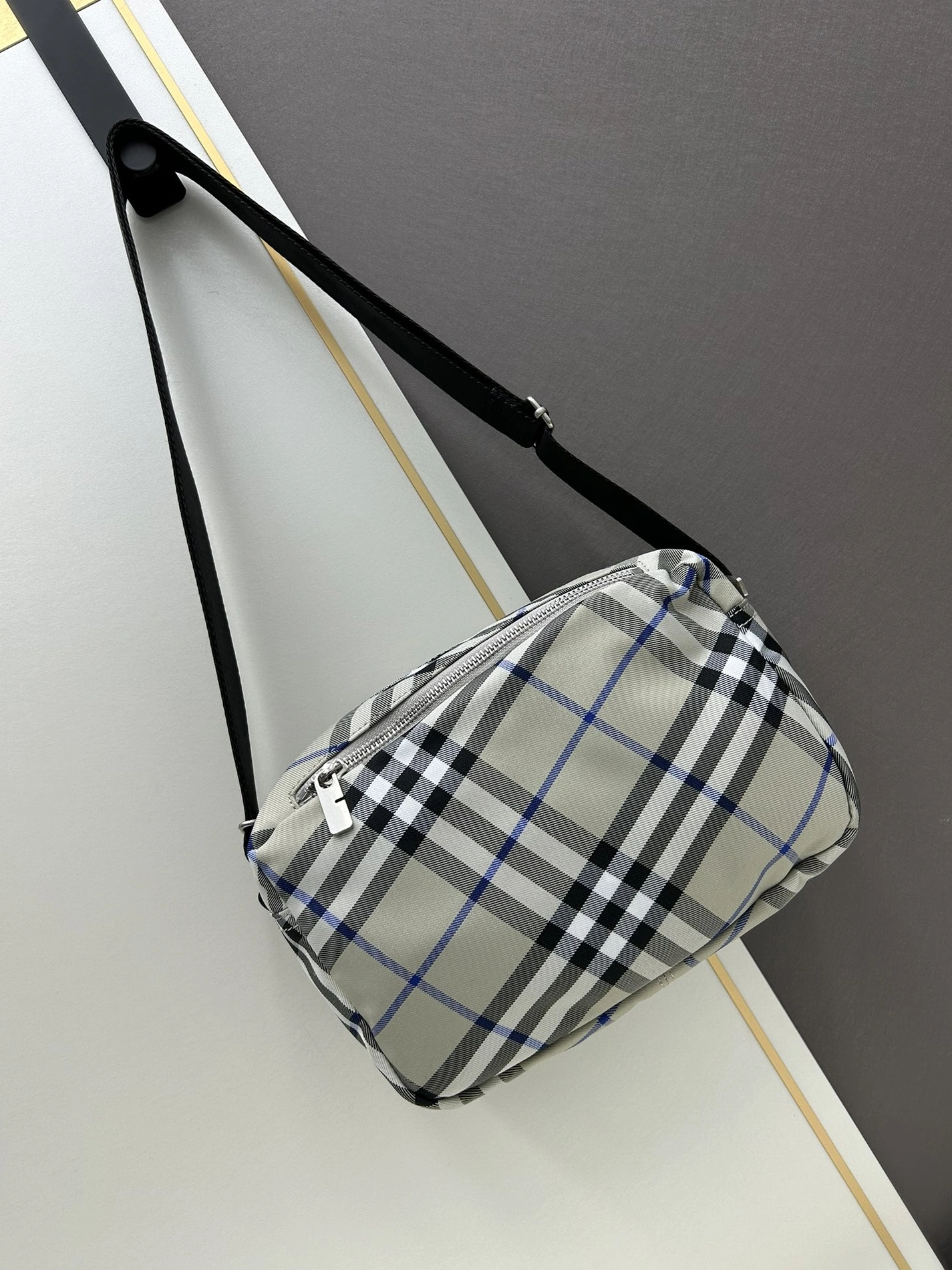 SmartChoice 8335 Burberry AAA Quality Messenger Bags For Unisex