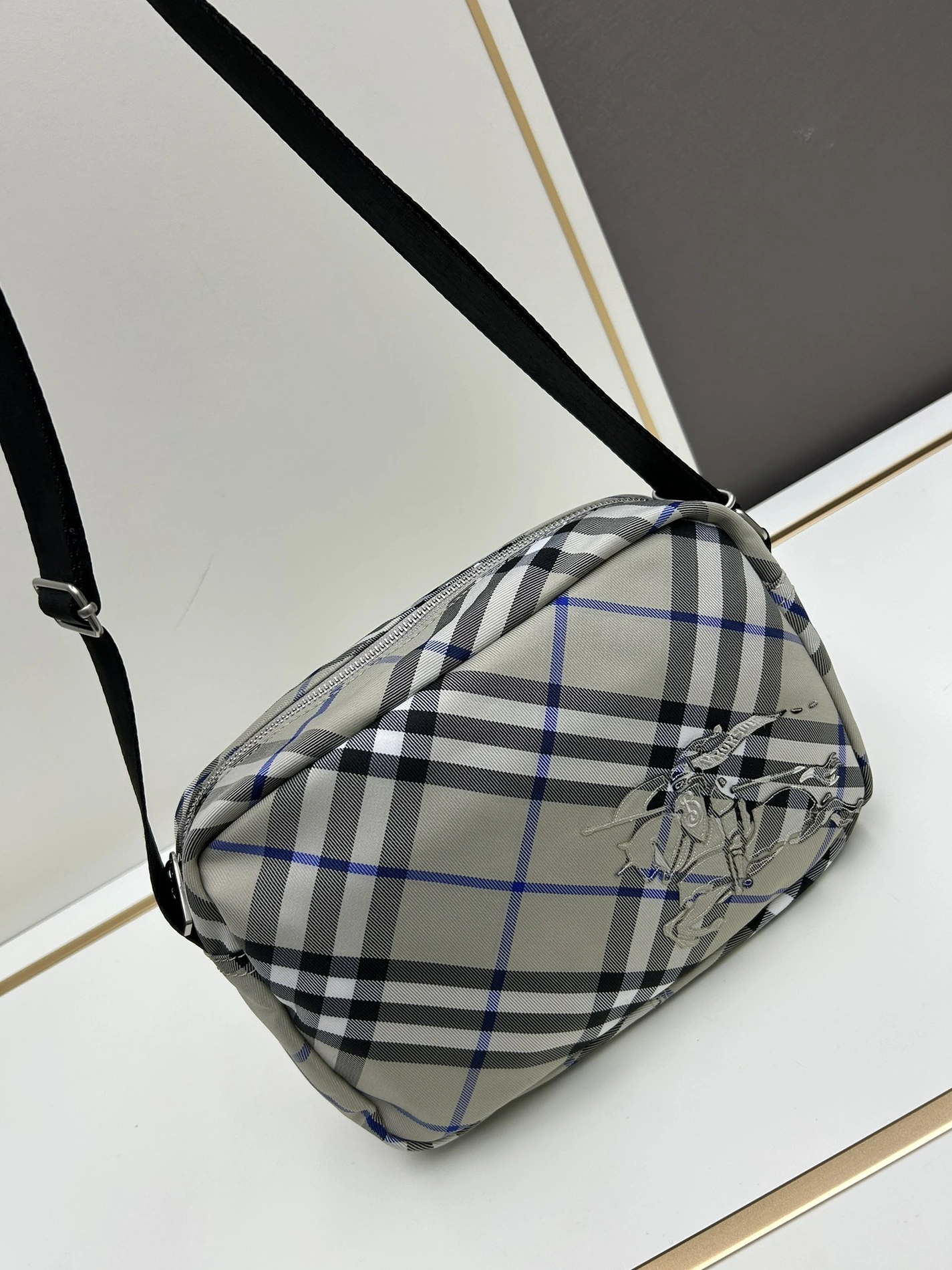 SmartChoice 8335 Burberry AAA Quality Messenger Bags For Unisex