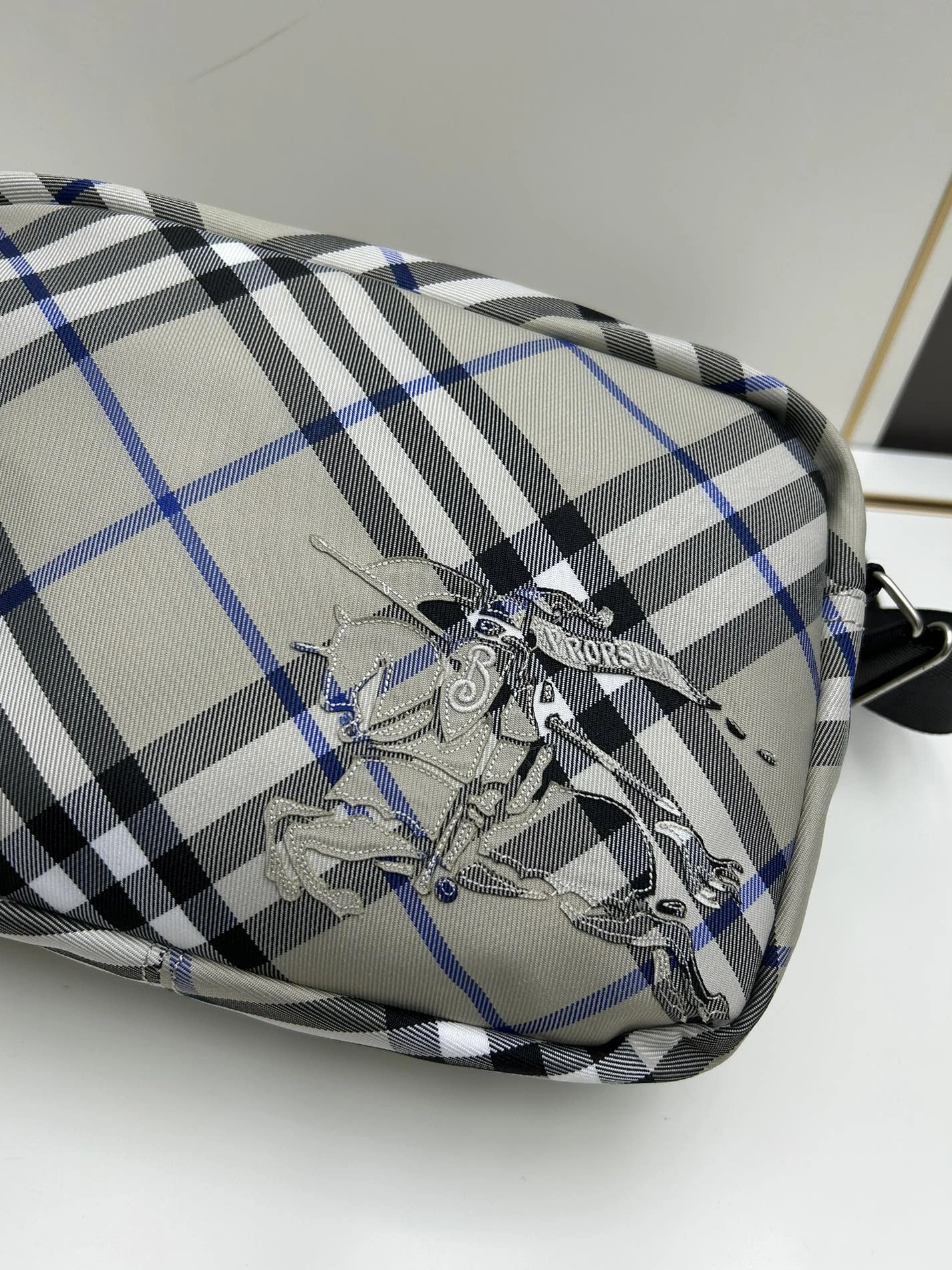 SmartChoice 8335 Burberry AAA Quality Messenger Bags For Unisex
