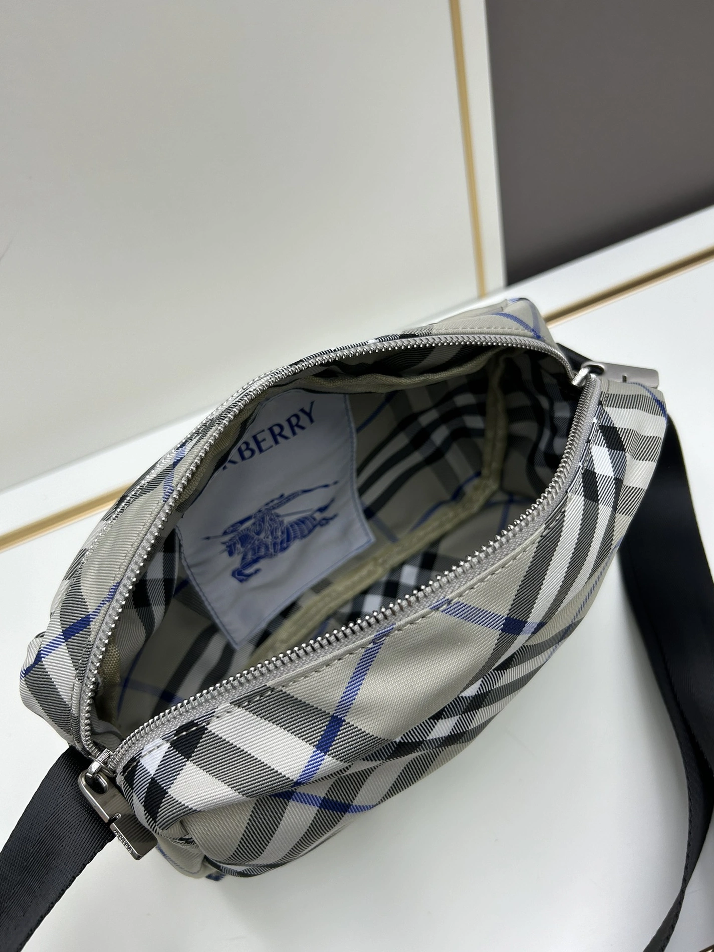 SmartChoice 8335 Burberry AAA Quality Messenger Bags For Unisex