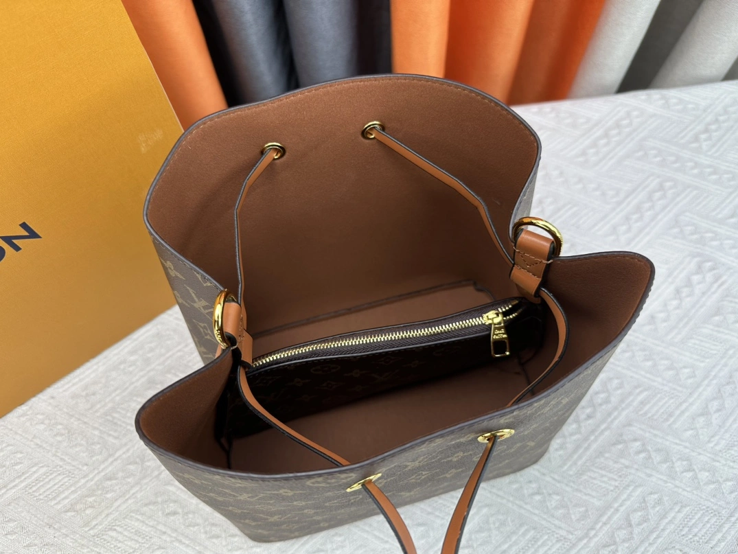 SmartChoice 8580 Louis Vuitton AAA Quality Messenger Bags For Women