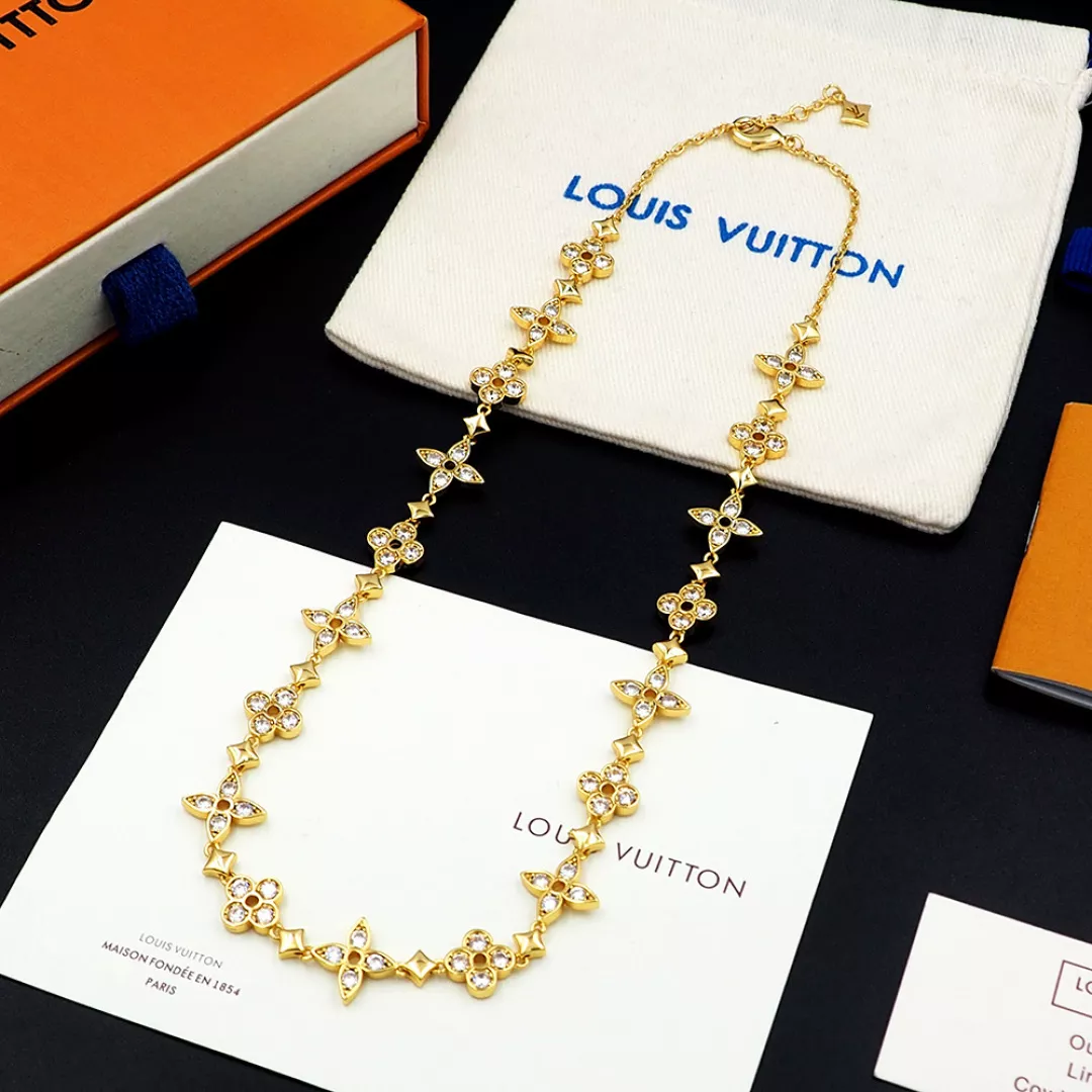 Soft 1822 Louis Vuitton Necklaces
