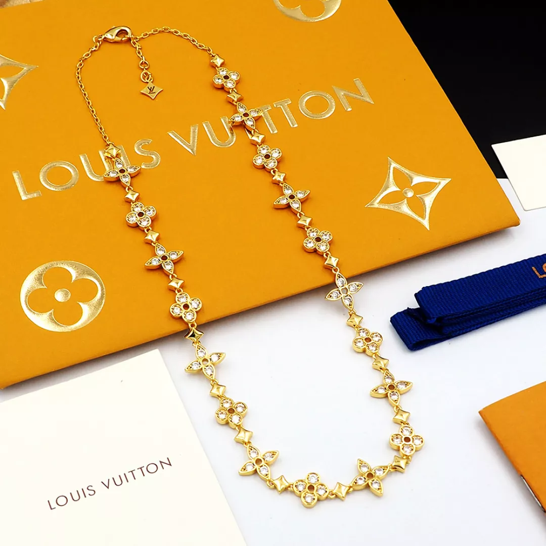 Soft 1822 Louis Vuitton Necklaces