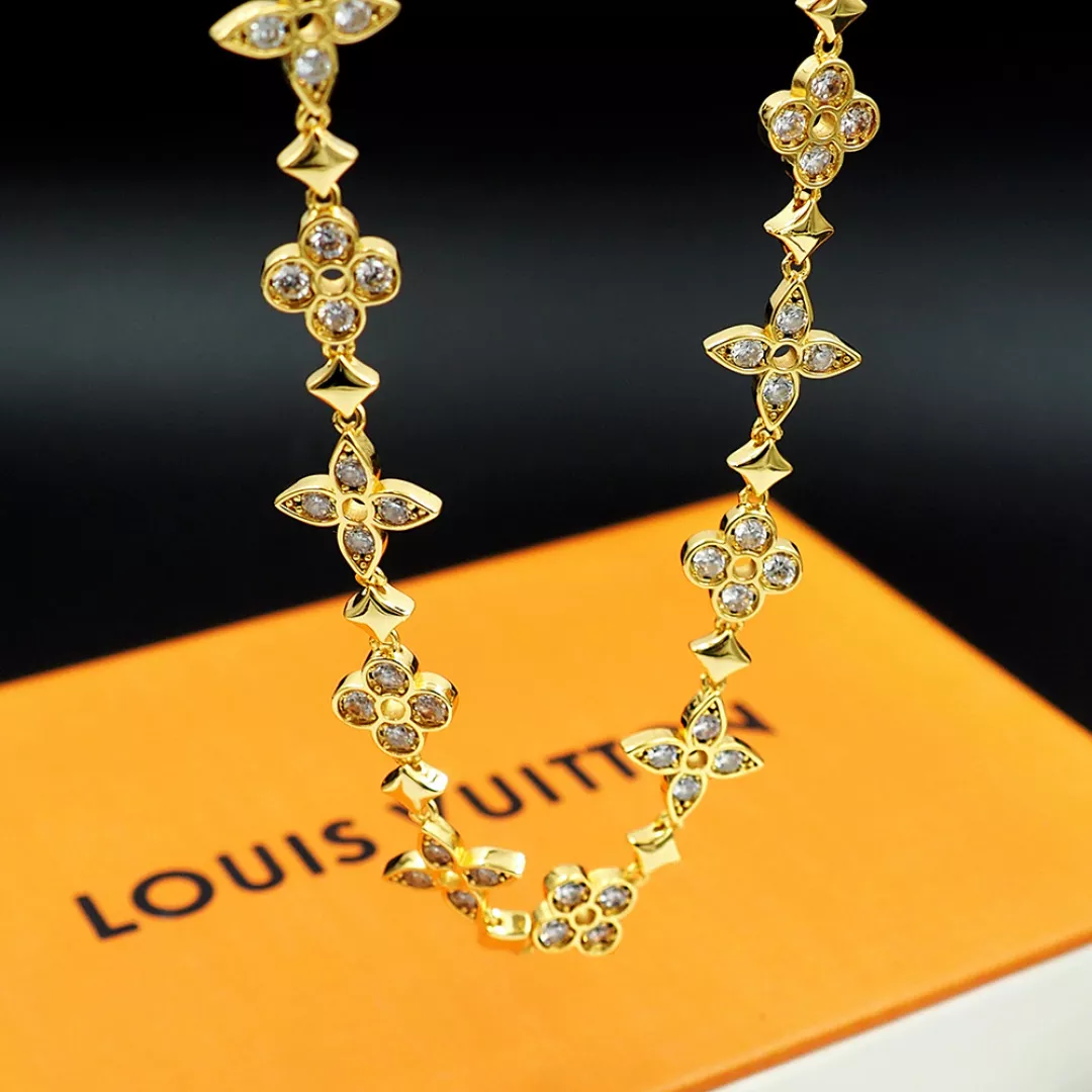 Soft 1822 Louis Vuitton Necklaces