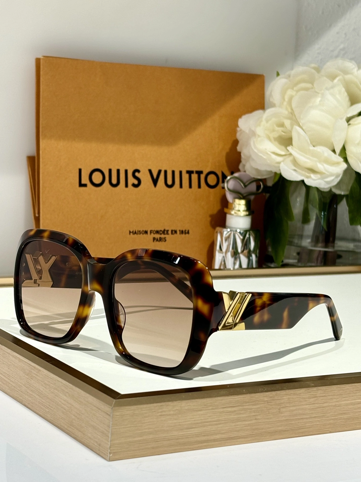 Soft 2296 Louis Vuitton AAA Quality Sunglasses