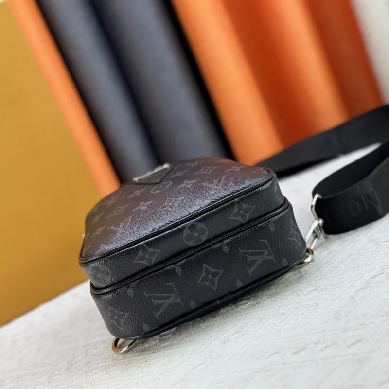 Soft 2364 Louis Vuitton AAA Man Messenger Bags