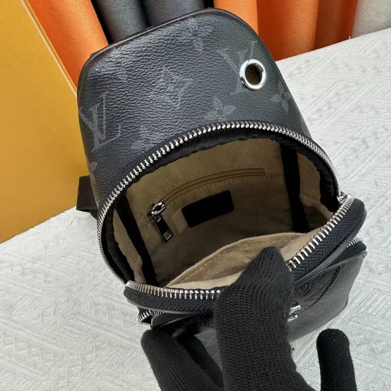 Soft 2364 Louis Vuitton AAA Man Messenger Bags