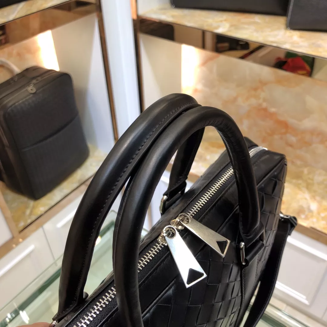 Soft 2421 Bottega Veneta AAA Man Handbags