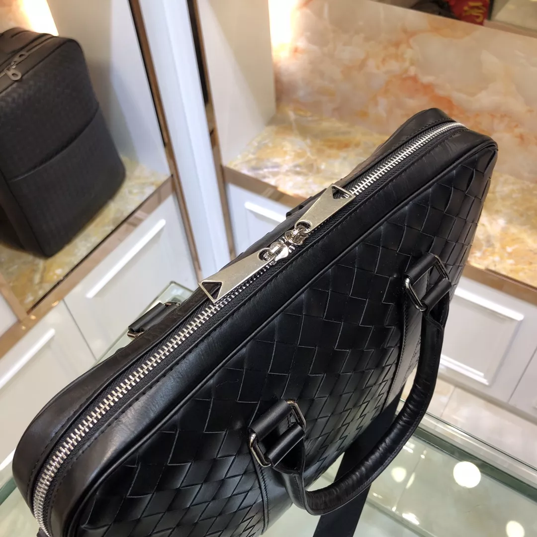 Soft 2421 Bottega Veneta AAA Man Handbags