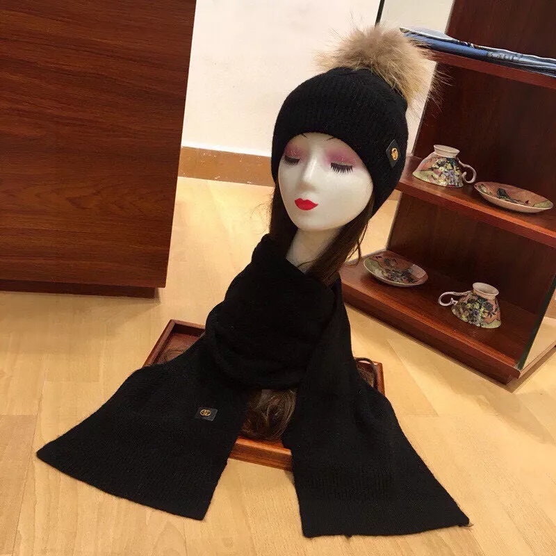 Soft 2702 Gucci Hat and Scarf Set
