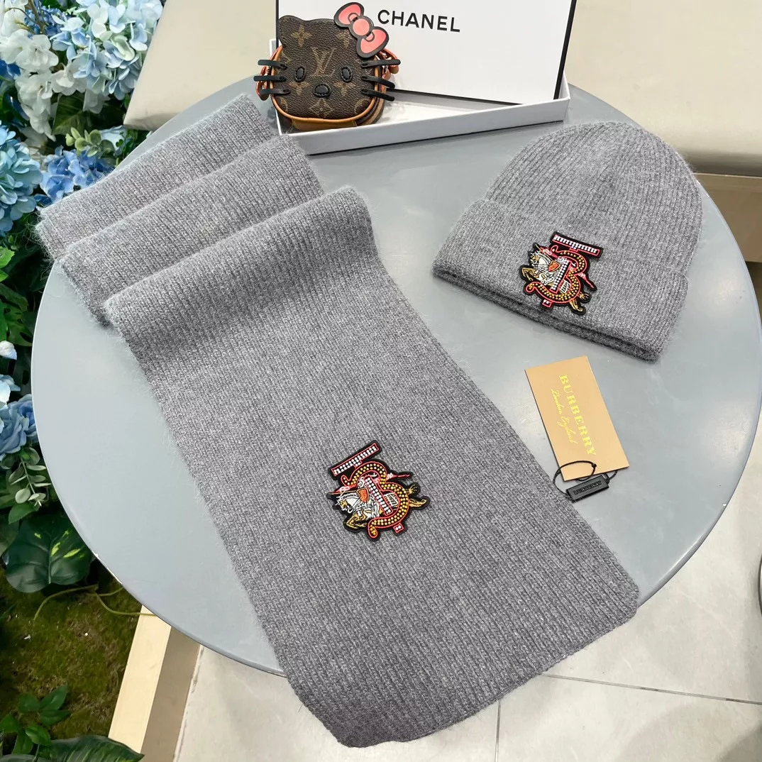 Soft 2787 Burberry Hat and Scarf Set
