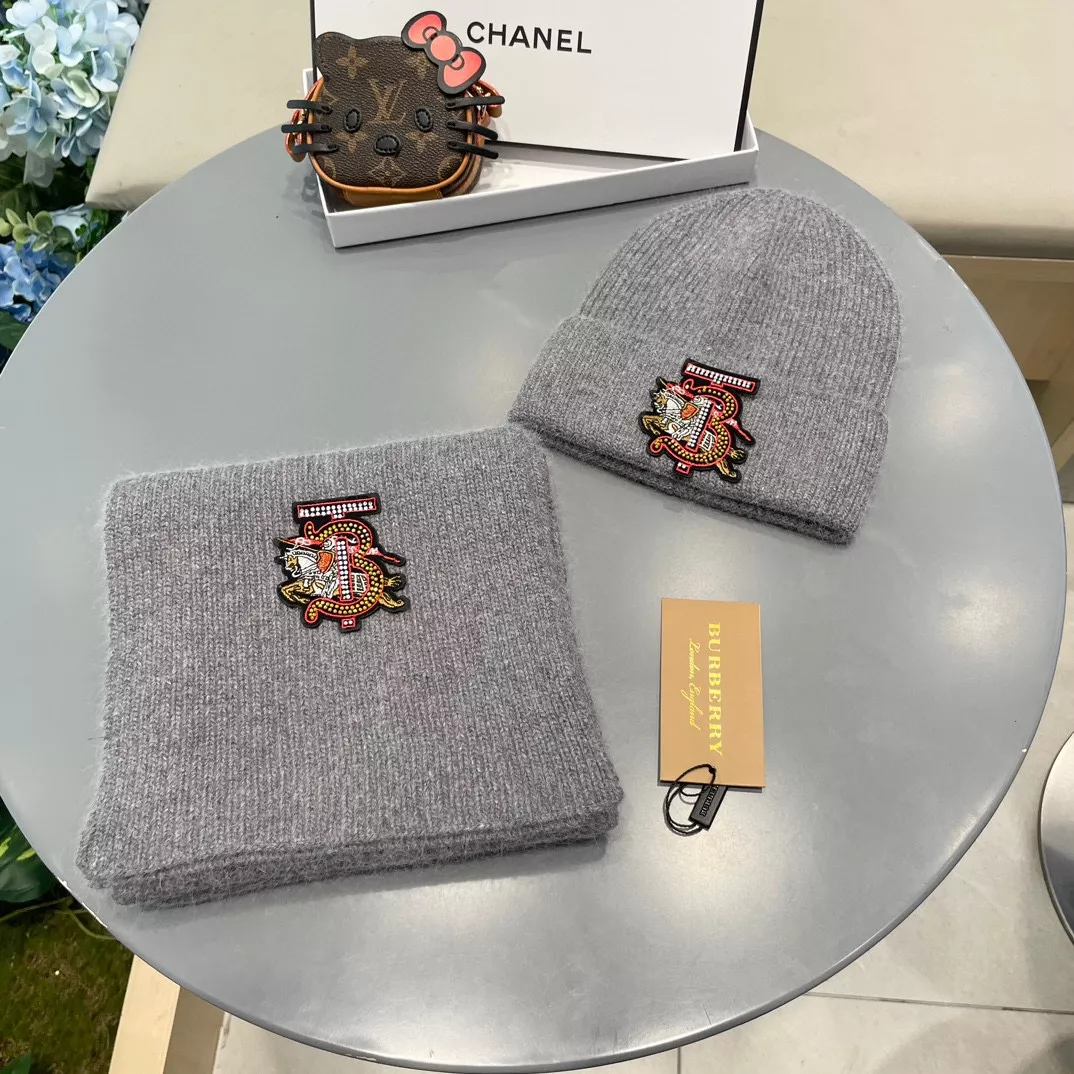 Soft 2787 Burberry Hat and Scarf Set