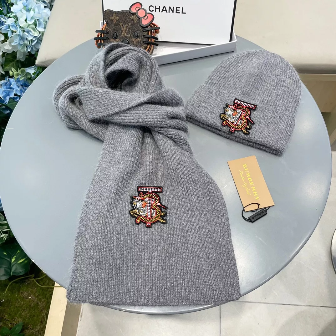 Soft 2787 Burberry Hat and Scarf Set