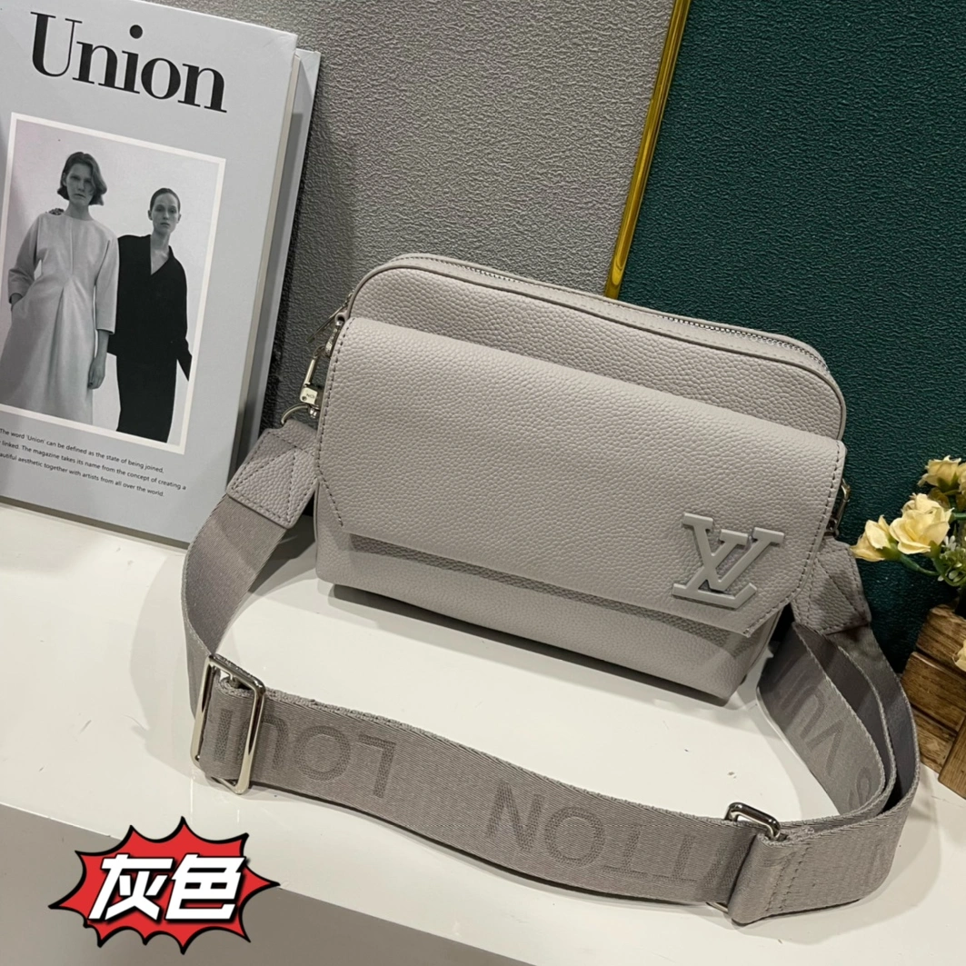 Soft 3346 Louis Vuitton AAA Man Messenger Bags