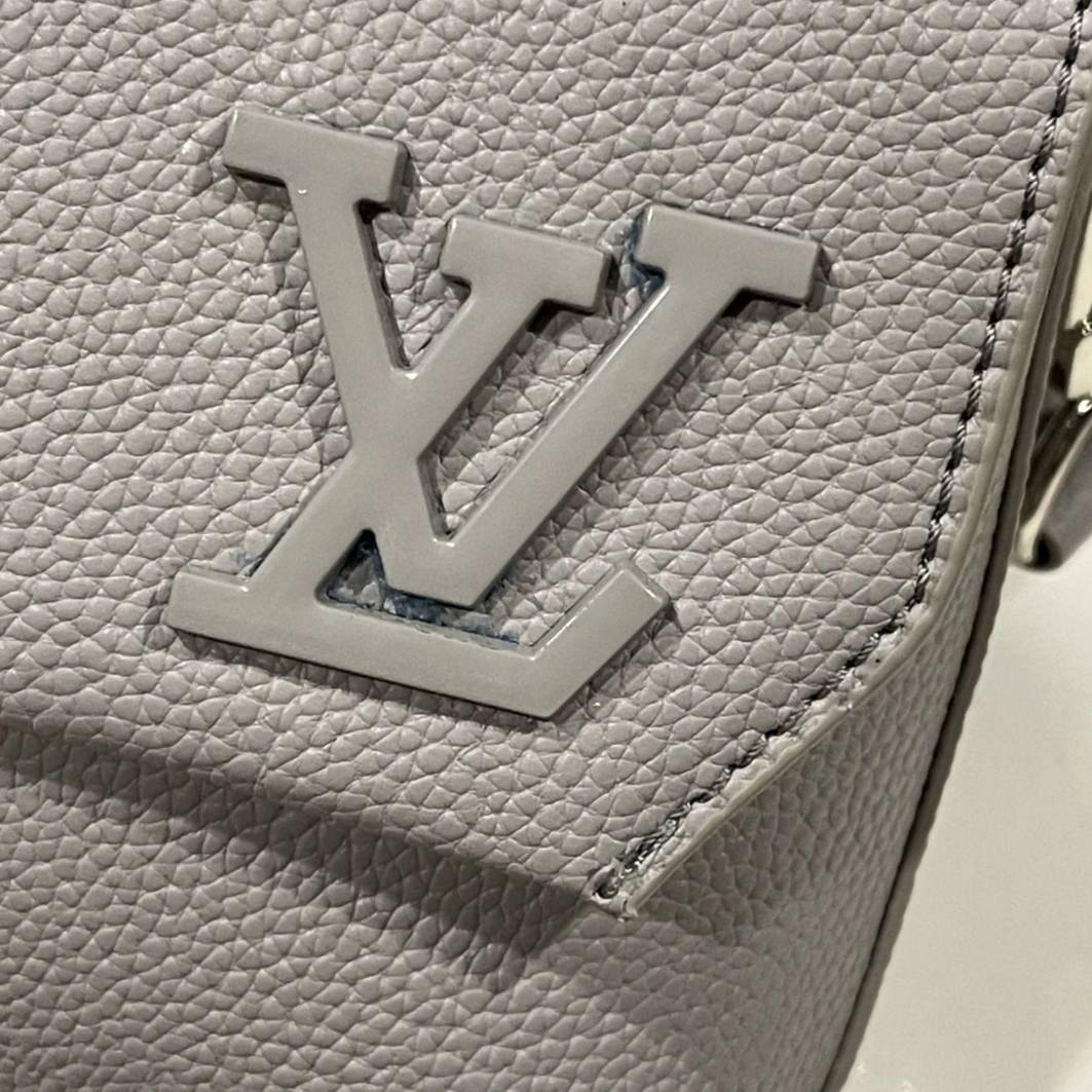 Soft 3346 Louis Vuitton AAA Man Messenger Bags