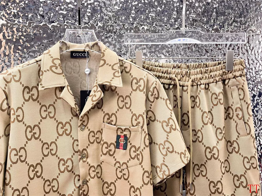 Soft 3756 Gucci Tracksuits Short Sleeved For Men