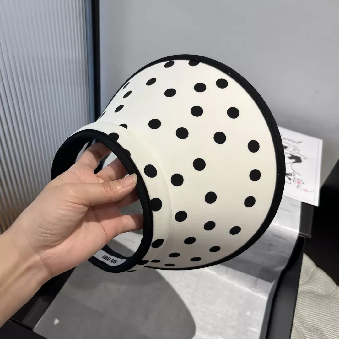 Soft 3881 MIU MIU Caps