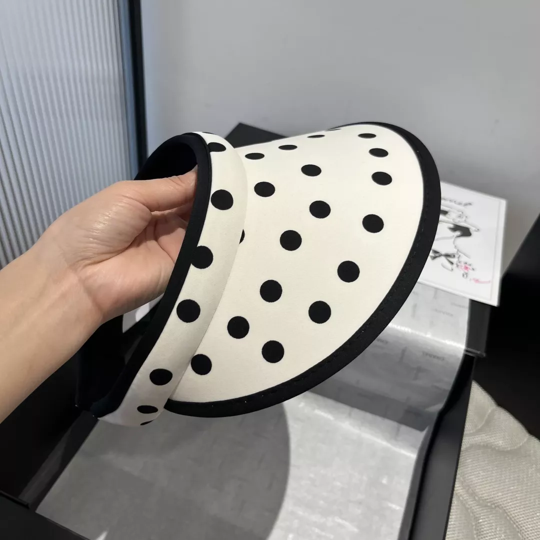 Soft 3881 MIU MIU Caps