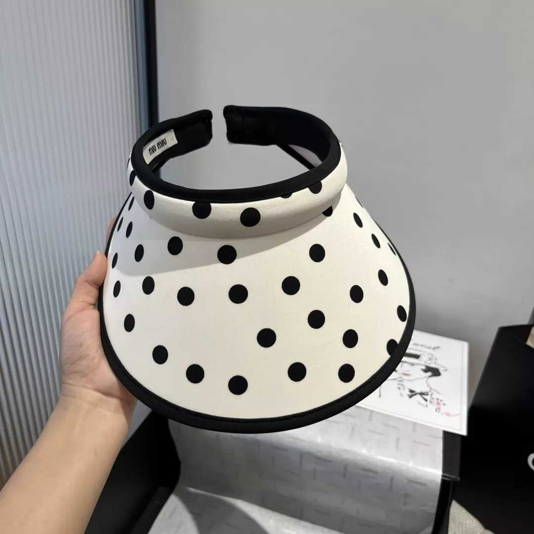 Soft 3881 MIU MIU Caps