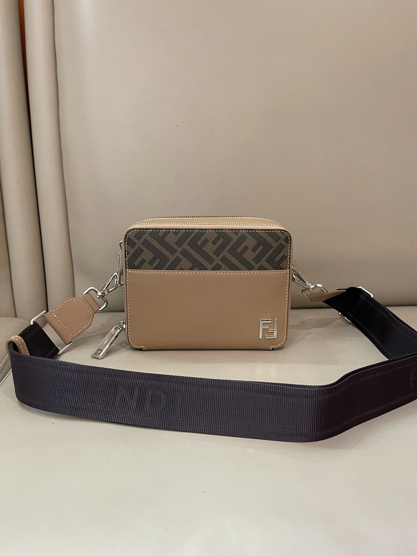 Soft 5055 Fendi AAA Man Messenger Bags