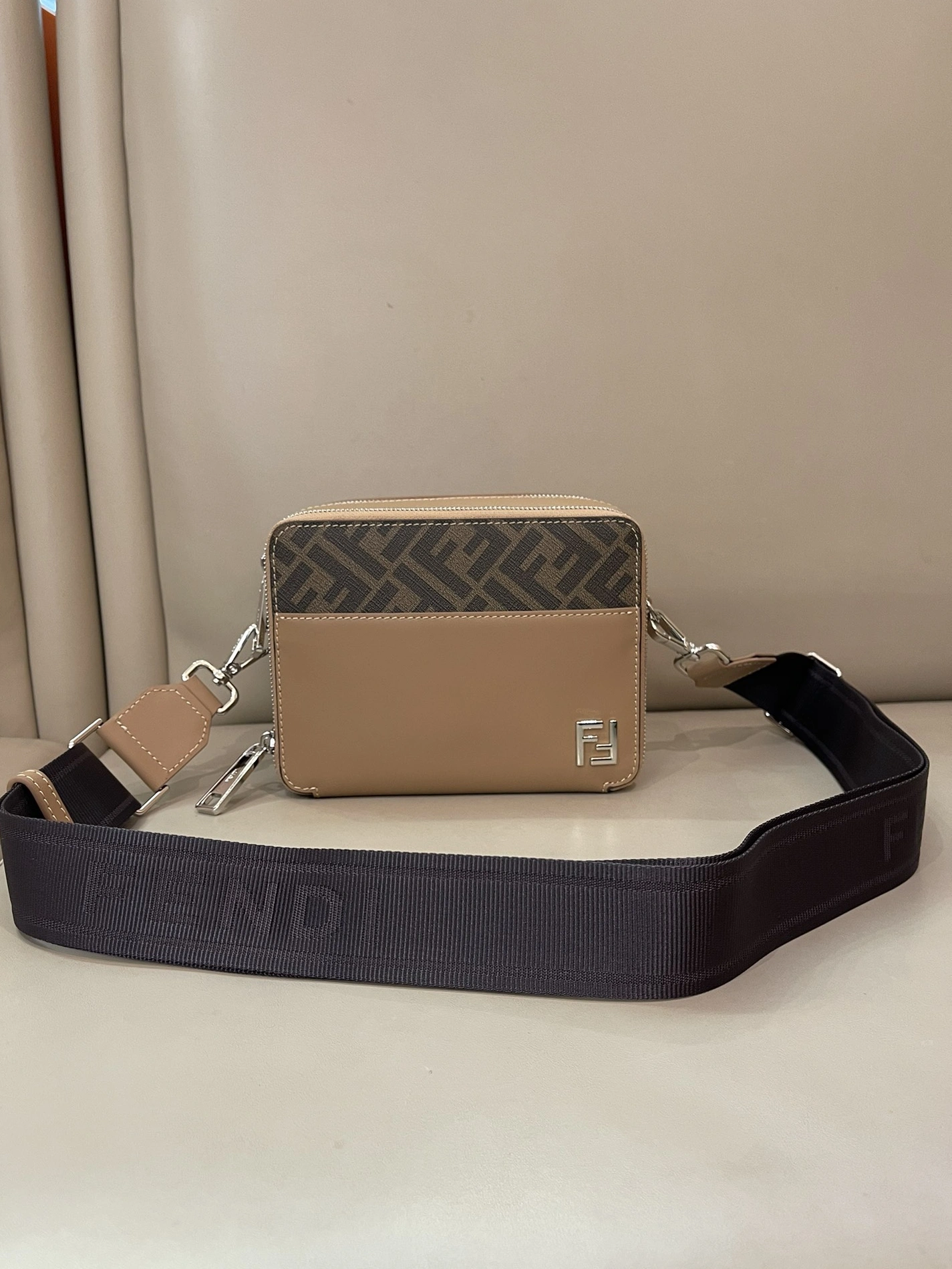 Soft 5055 Fendi AAA Man Messenger Bags