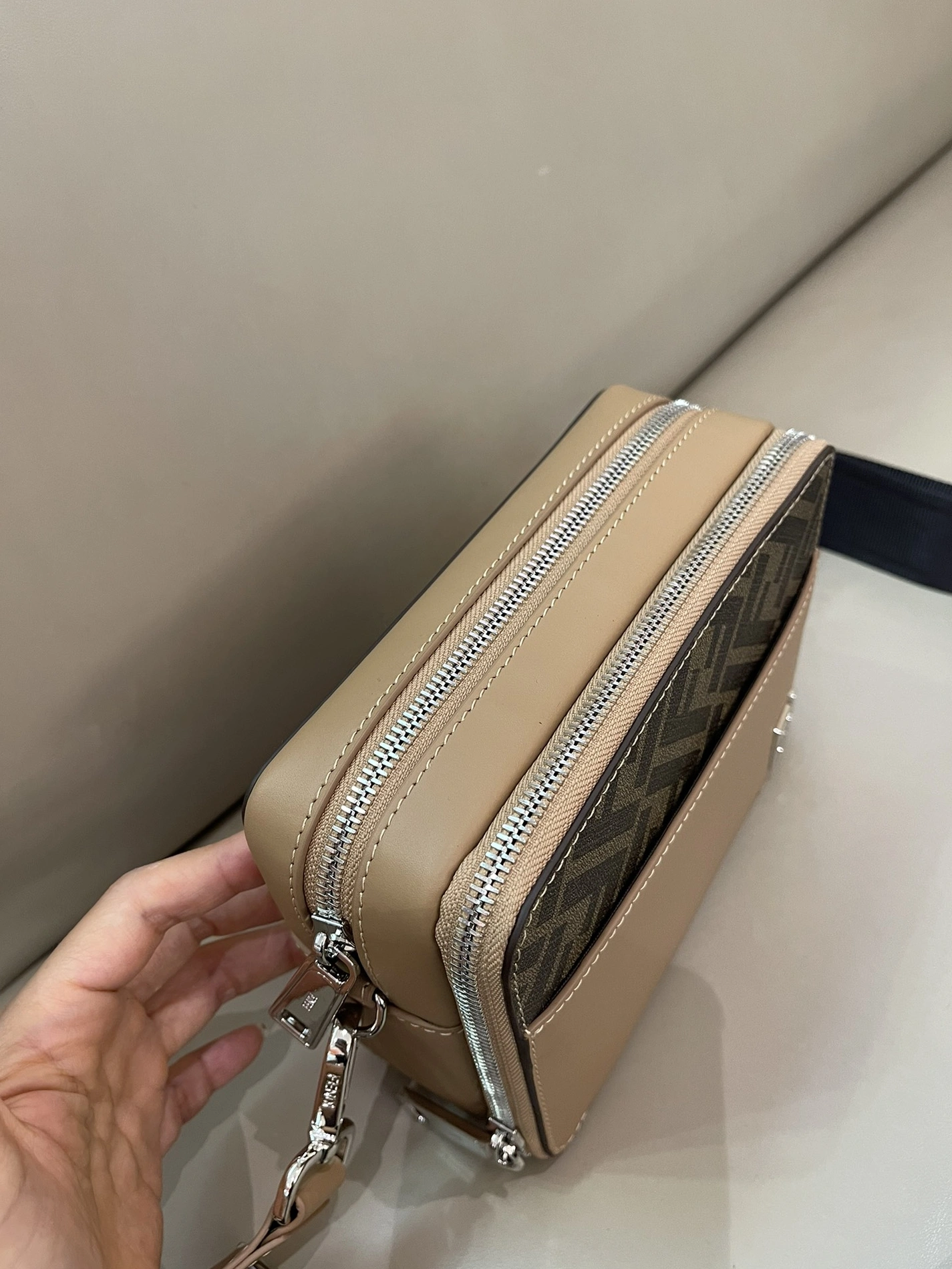 Soft 5055 Fendi AAA Man Messenger Bags