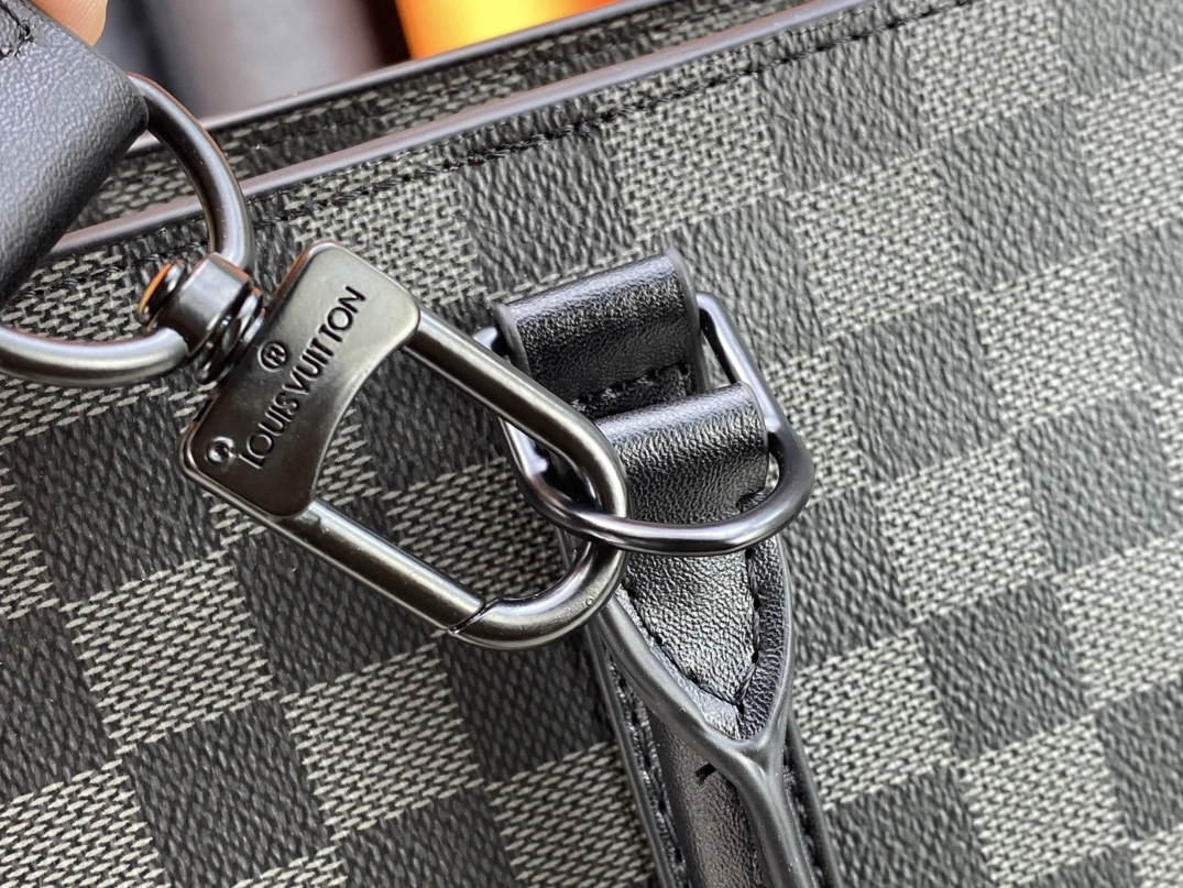 Soft 5124 Louis Vuitton AAA Man Handbags