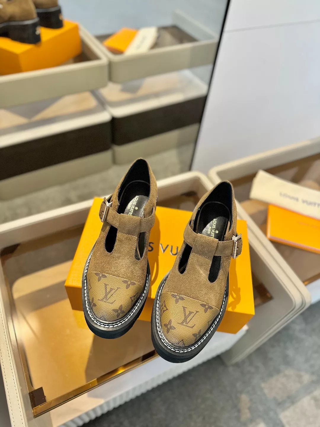 Soft 5147 Louis Vuitton Casual Shoes For Women