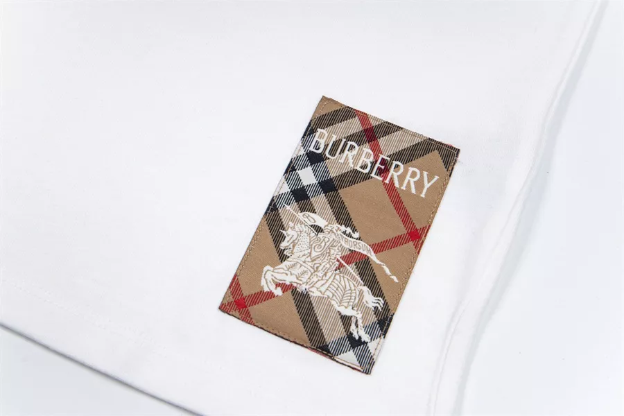 Soft 5408 Burberry T-Shirts Short Sleeved For Unisex