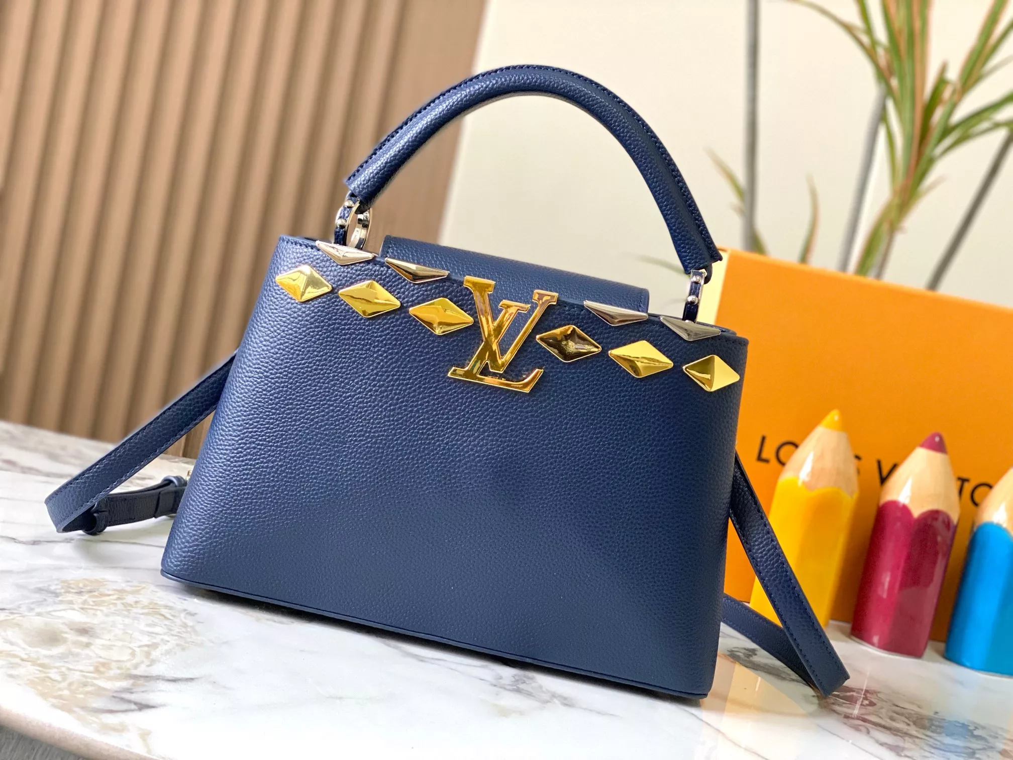 Soft 5671 Louis Vuitton AAA Quality Messenger Bags For Women