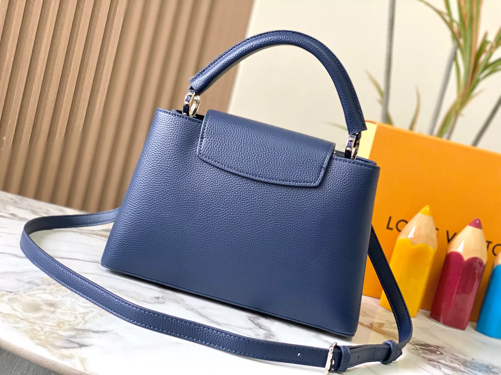 Soft 5671 Louis Vuitton AAA Quality Messenger Bags For Women