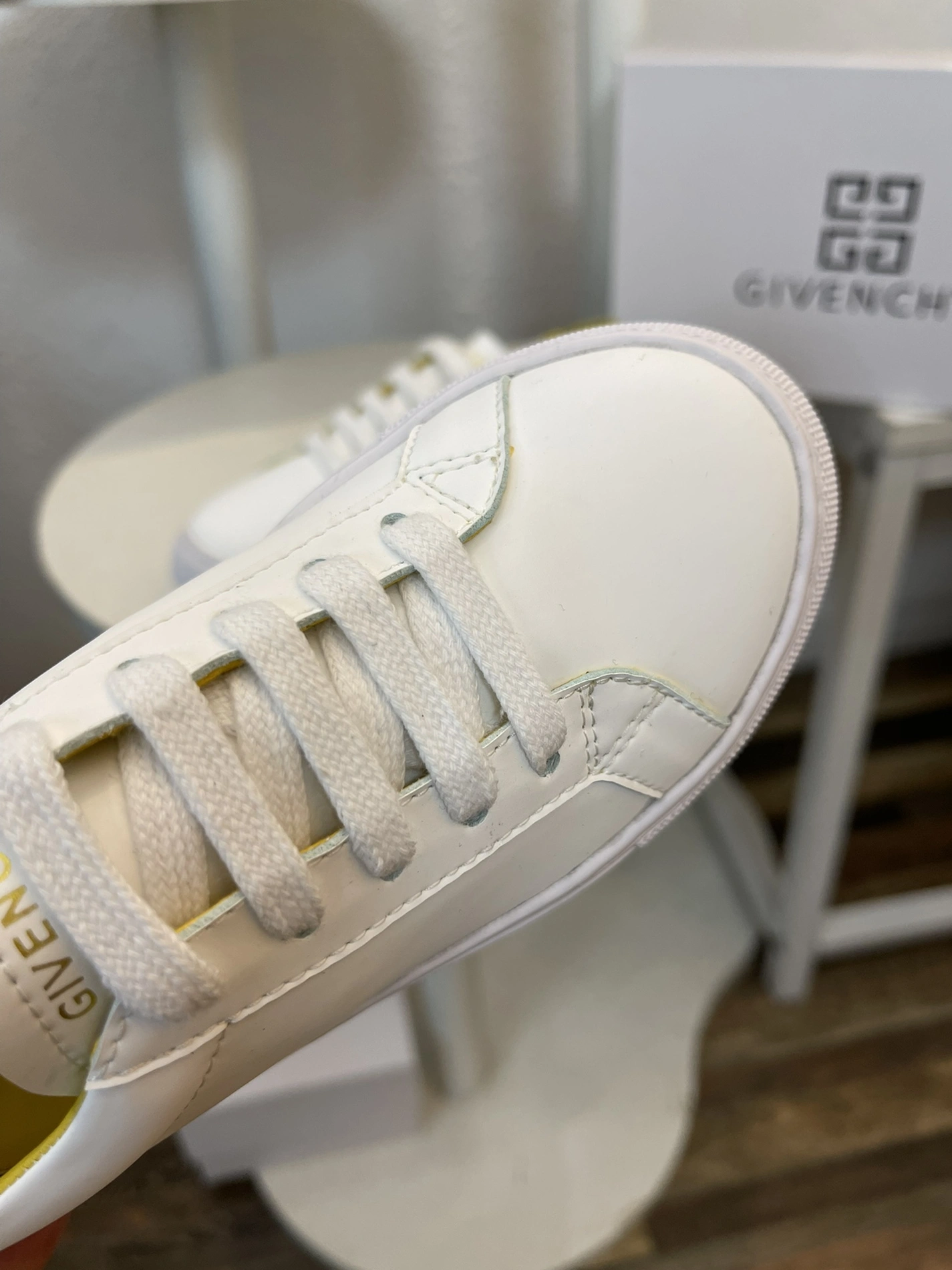 Soft 5861 Givenchy Kids Shoes For Kids