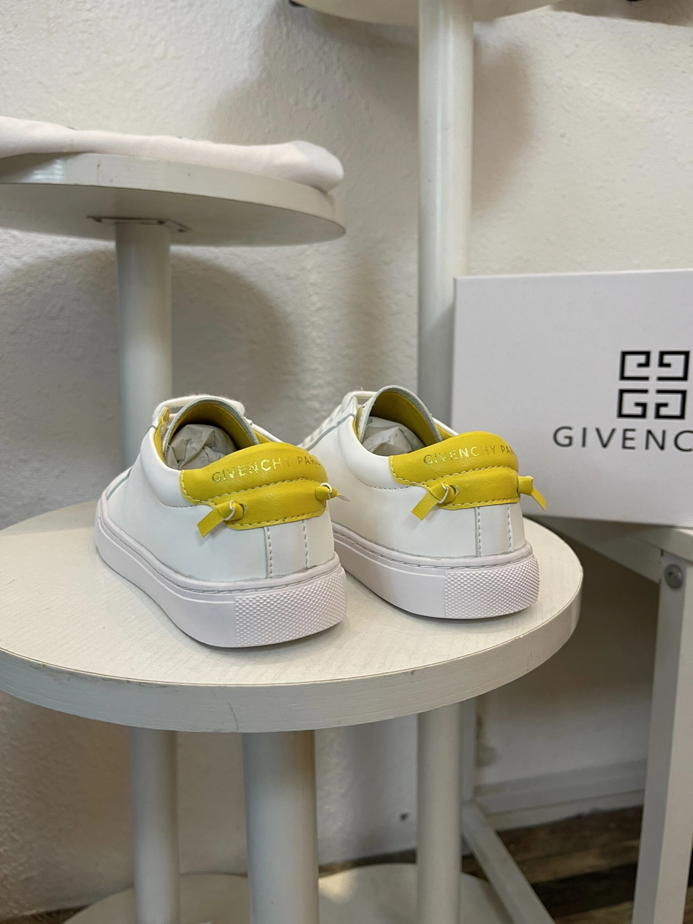 Soft 5861 Givenchy Kids Shoes For Kids
